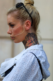 bun, eyeliner, sunglasses, tattoos, white shirt, PFW, fashion week, frenchystyle, FW, jonathan paciullo, street style, PARIS, vertical, detail, atmosphere details, AUTUMN WINTER 2018-2019, FALL WINTER 2018-2019, FW 18-19