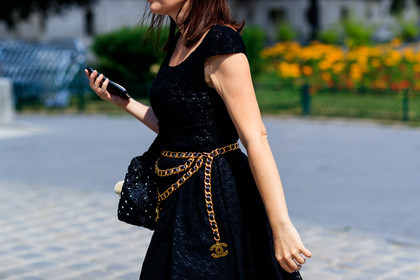 black bag, black dress, chains, chanel, graphic bag, leather bag, metallic belt, printed bag, fashion week, frenchystyle, FW, jonathan paciullo, street style, PFW, PARIS, horizontal, atmosphere details, detail, AUTUMN WINTER 2018-2019, FALL WINTER 2018-2019, FW 18-19