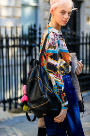 backpack, black bag, blue denim, coach, denim pants, dyed hair, graphic shirt, jeans, leather bag, model, multicolor shirt, pink hair, printed shirt, trousers, fashion week, frenchystyle, FW, jonathan paciullo, street style, LFW, LONDON, SPRING SUMMER 2019, SS 19, vertical, detail, atmosphere details