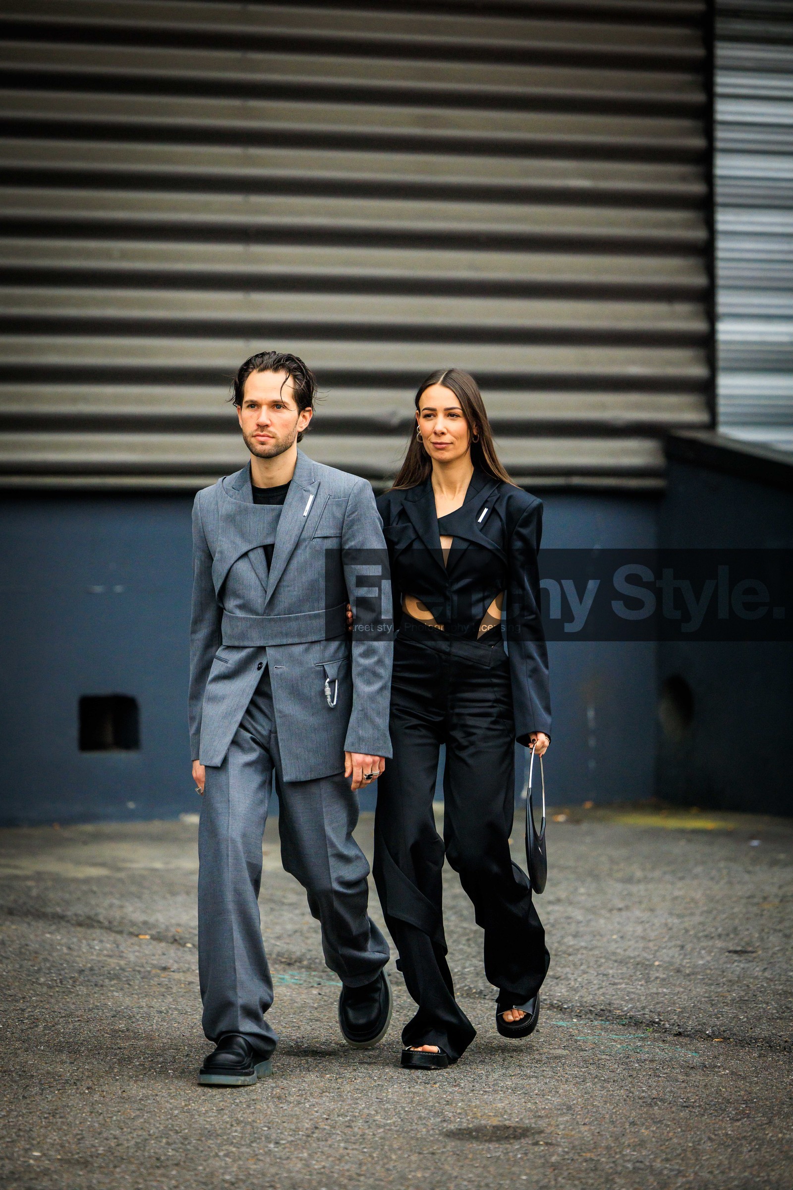 grey suit, black shoes, assymetric suit, black suit, cut out suit, black sandals, black handbag, coperni, alice & j.s, alice barbier, JS roques, street style, jonathan paciullo, FW, frenchystyle, fashion week, AUTUMN WINTER 2022-2023, FALL WINTER 2022_2023, FW 22-23, PFW, PARIS, full length, vertical