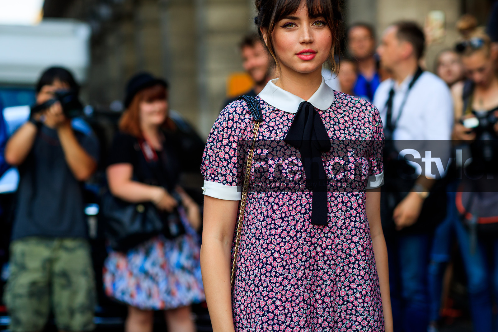 floral, flowers, graphic dress, pink dress, printed dress, fashion week, frenchystyle, FW, jonathan paciullo, street style, PFW, PARIS, atmosphere details, horizontal, detail, AUTUMN WINTER 2018-2019, FALL WINTER 2018-2019, FW 18-19