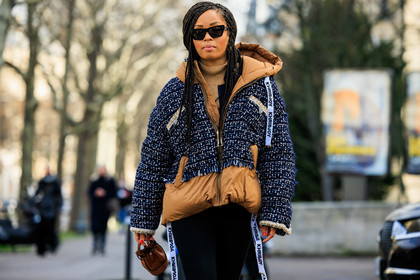 braided hair, long braids, black sunglasses, puffed jacket, dual toned jacket, tweed jacket, black leggings, brown bag, mini bucket bag, fashion week, frenchystyle, FW, jonathan paciullo, street style, PFW, PARIS, menswear, AUTUMN WINTER 2022-2023, FALL WINTER 2022-2023, FW 22-23, atmosphere details, detail, horizontal