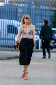 lisa aiken, rayban sunglasses, brown scale sunglasses, sheer shirt, nude shirt, black bra, black skirt, multi pocket skirt, button skirt, balloon sleeves, animal printed bag, fur bag, hand bag, mid long skirt, animal print sandals, fur sandals, hermes watch, fashion week, frenchystyle, FW, jonathan paciullo, street style, vertical, full length