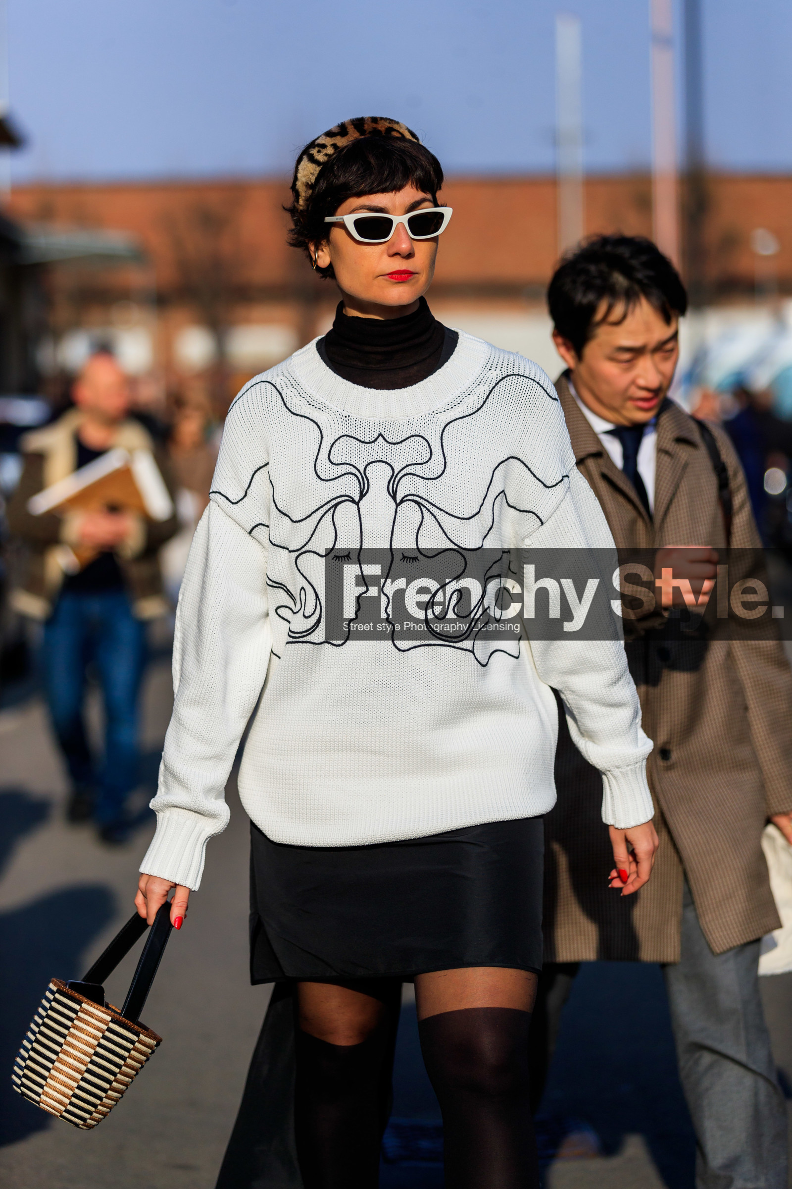 black shoes, black skirt, eva geraldine fontanelli, graphic bag, graphic sweater, headband, leather bag, leather shoes, printed bag, printed sweater, sunglasses, tights, white sweater, fashion week, frenchystyle, FW, jonathan paciullo, street style, MFW, MILAN, AUTUMN WINTER 2019-2020, AW 19-20, FALL WINTER 2019-2020, FW 19-20, vertical, atmosphere details, detail