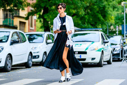 atmosphere details, black and white bag, black and white loafers, black and white shoes, black skirt, eva geraldine fontanelli, fashion week, frenchystyle, full length, FW, horizontal, jonathan paciullo, leather bag, leather shoes, MFW, MILAN, SPRING SUMMER 2017, SS 17, street style, sunglasses, white jacket, white shirt