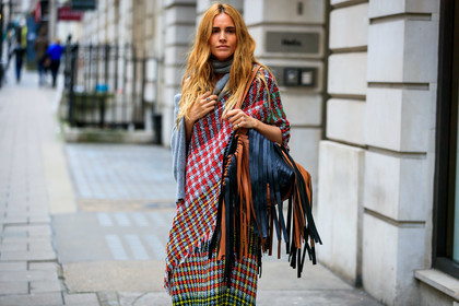 black bag, blanca miro scrimieri, camel bag, checked, fringes, graphic bag, graphic dress, knit dress, leather bag, plaid, printed bag, printed dress, red dress, street style, jonathan paciullo, FW, frenchystyle, fashion week, LFW, LONDON, AUTUMN WINTER 2019-2020, AW 19-20, FW 19-20, FALL WINTER 2019-2020, horizontal, atmosphere details, detail