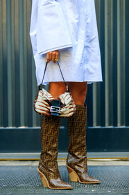 brown bag, brown boots, fendi, graphic bag, high boots, high heels, leather bag, leather shoes, monogram, nina suess, printed bag, printed boots, printed shoes, shirt dress, white dress, street style, jonathan paciullo, FW, frenchystyle, fashion week, MFW, MILAN, SPRING SUMMER 2019, SS 19, vertical, atmosphere details, detail