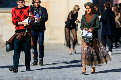 beret, blazer, brown sweater, camila coelho, christian dior, embroidered skirt, graphic bag, graphic skirt, green bag, green hat, green jacket, high heels, leather bag, leather shoes, monogram, pink shoes, printed bag, printed skirt, saddle bag, sequined skirt, PARIS, PFW, street style, jonathan paciullo, FW, frenchystyle, fashion week, AUTUMN WINTER 2019-2020, AW 19-20, FALL WINTER 2019-2020, FW 19-20, horizontal, atmosphere details, full length