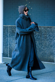 grey trench coat, wool trench, long trench coat, grey hoodie, black boots, leather boots, black handbag, leather handbag, minimal look, black sunglasses, street style, jonathan paciullo, FW, frenchystyle, fashion week, NYFW, NEW YORK, AUTUMN WINTER 2022-2023, FALL WINTER 2022_2023, FW 22-23, vertical, full length