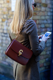 checked jacket, plaid jacket, celine bag, brown leather bag, golden chain strap bag, iphone, fashion week, frenchystyle, FW, jonathan paciullo, street style, vertical, detail, atmosphere details