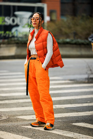 orange look, sleeveless vest, orange puffed vest, curls, 90s look, details, white cropped top, puffed pants, orange pants, orange sneakers, chunky sneakers, orange sunglasses, street style, jonathan paciullo, FW, frenchystyle, fashion week, NYFW, NEW YORK, AUTUMN WINTER 2022-2023, FALL WINTER 2022_2023, FW 22-23, vertical, full length