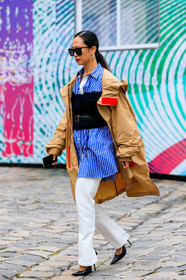 beige parka, oversize parka, blue shirt, white shirt, striped shirt, belted shirt, black leather belt, corset belt, white pants, flare pants, black leather shoes, high heels shoes, fashion week, frenchystyle, FW, jonathan paciullo, street style, PFW, PARIS, SPRING SUMMER 2020, SS 20, horizontal, full length