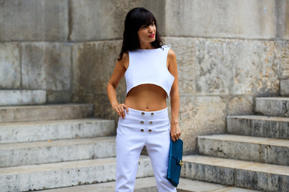 crop top, leather bag, trousers, white pants, white top, fashion week, frenchystyle, FW, jonathan paciullo, street style, PFW, PARIS, atmosphere details, horizontal, detail, AUTUMN WINTER 2018-2019, FALL WINTER 2018-2019, FW 18-19, Samar Seraqui De Buttafoco