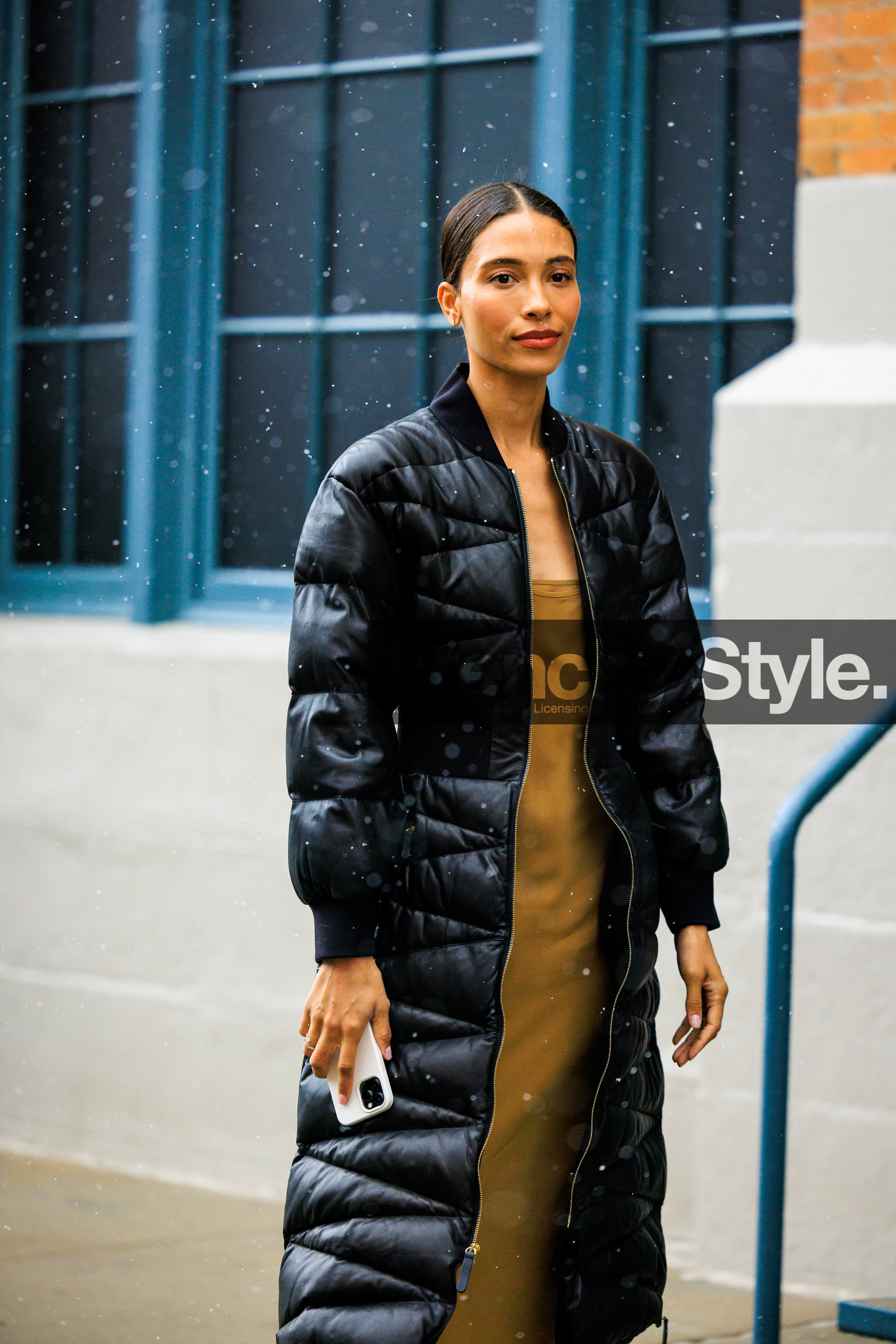 puffy coat, puffy jacket, black coat, black jacket, winter coat, kaki dress, iphone, hair tied, fashion week, frenchystyle, FW, jonathan paciullo, street style, NYFW, NEW YORK, AUTUMN WINTER 2022-2023, FALL WINTER 2022_2023, FW 22-23, vertical, atmosphere details