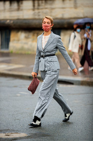 light grey jacket, light grey pants, belted jacket, burgundy bag, burgundy clutch, monogrammed bag, monogrammed clutch, dior bag, dior clutch, loose pants, black leather belt, black leather derbies, white leather derbies, light grey suits, fashion week, frenchystyle, FW, jonathan paciullo, street style, PFW, PARIS, SPRING SUMMER 2021, SS 21, vertical, full length