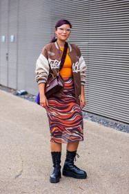 print, pearls, boots, black, military boots, crossbody bag, handbag, bomber jacket, jacket, glasses, orange, top, ring, fashion week, frenchystyle, FW, jonathan paciullo, street style, SPRING SUMMER 2022, SS 22, LFW, LONDON, vertical, full length