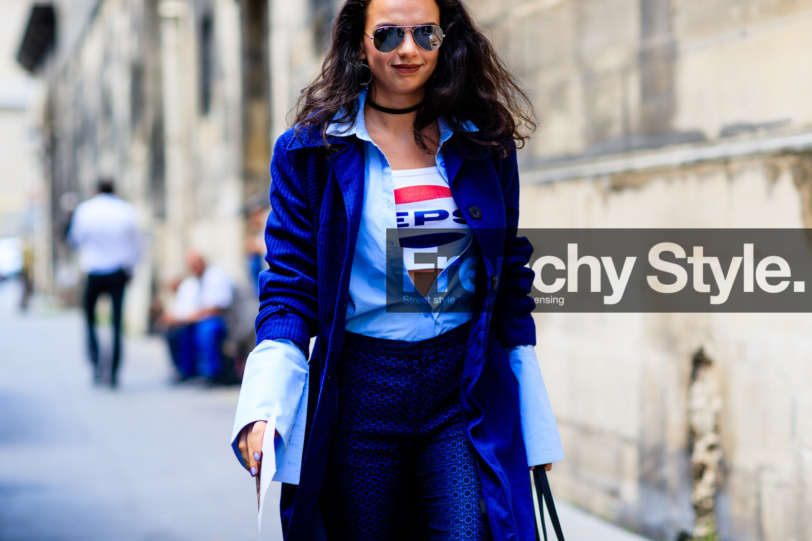 atmosphere details, AUTUMN WINTER 2016-2017, aviator sunglasses, AW 16-17, blue coat, blue pants, blue shirt, choker, crop top, detail, FALL WINTER 2016-2017, fashion week, frenchystyle, FW, FW 16-17, HAUTE COUTURE, horizontal, jonathan paciullo, men shirt, MENSWEAR, necklace, PARIS, PFW, printed t shirt, street style, sunglasses, trousers, white t shirt