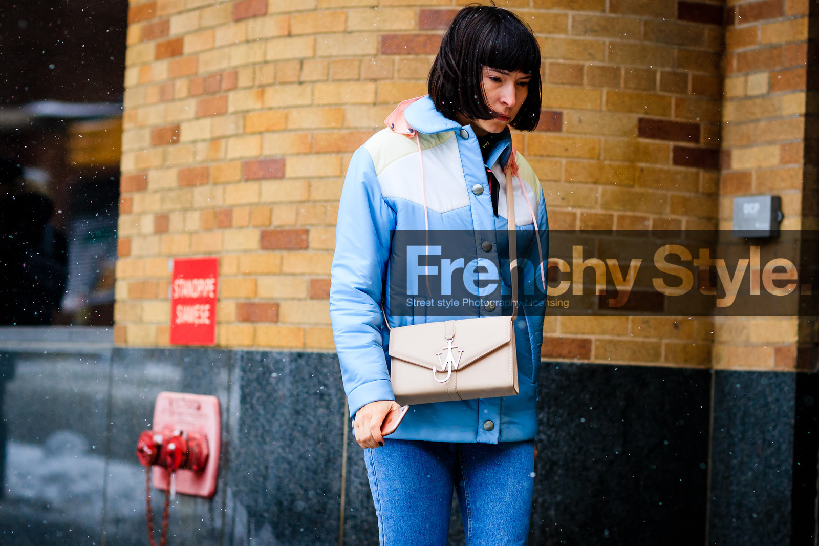 atmosphere details, AUTUMN WINTER 2017-2018, AW 17-18, blue denim, blue jacket, clara cornet, denim pants, detail, down jacket, FALL WINTER 2017-2018, fashion week, frenchystyle, FW, FW 17-18, horizontal, jeans, jonathan paciullo, jw anderson, leather bag, miu miu, NEW YORK, NYFW, pink bag, street style, trousers