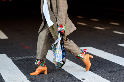 atmosphere details, beige shoes, blazer, blue bag, brown jacket, brown pants, checked jacket, checked pants, detail, fashion week, floral, flower, frenchystyle, FW, high heels, horizontal, jonathan paciullo, leather bag, leather shoes, NEW YORK, NYFW, oversize, printed bag, rachael wang, SPRING SUMMER 2018, SS 18, street style, trousers, white shirt