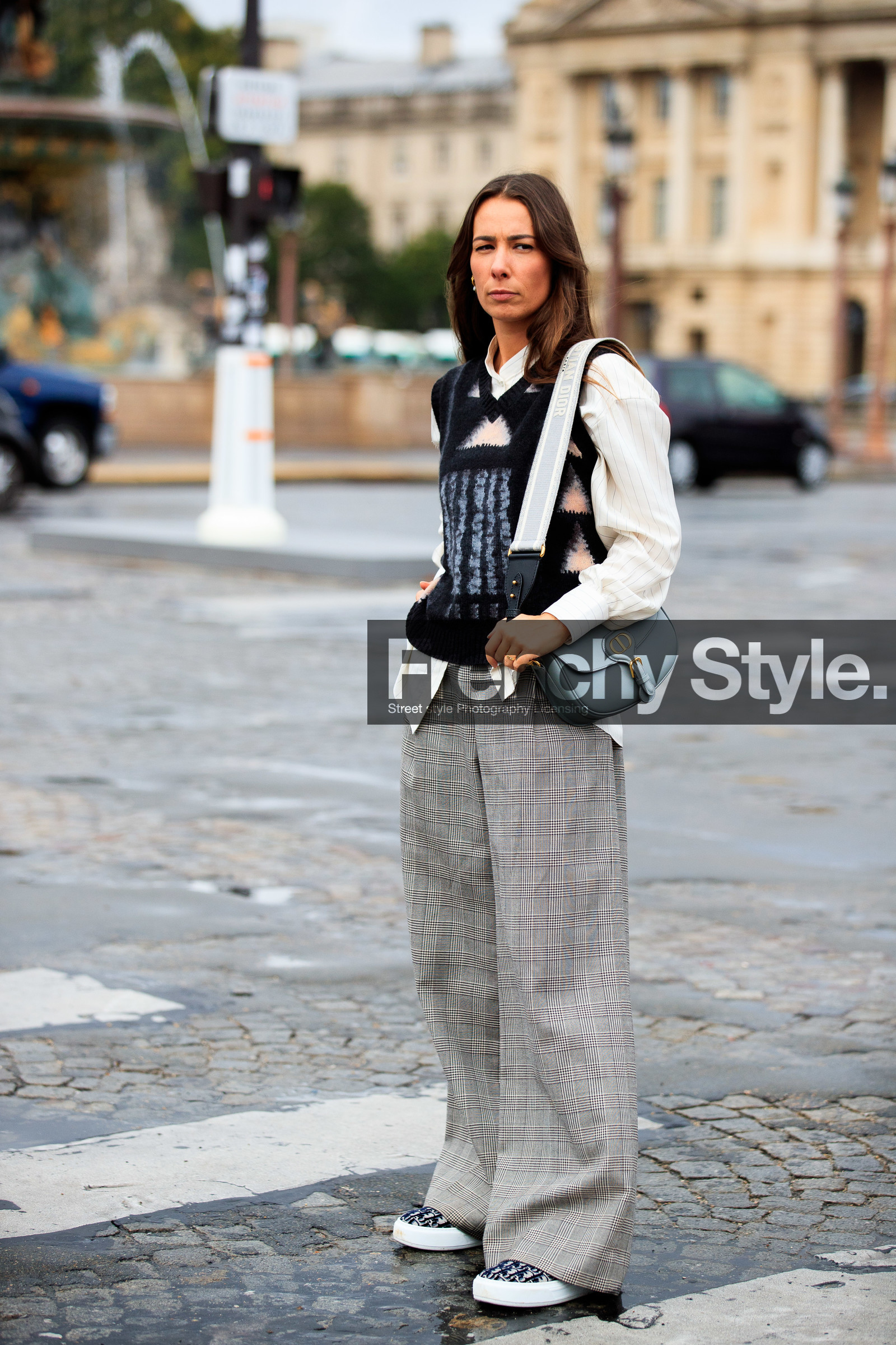 alice barbier, black pullover, striped pullover, sleeveless pullover, white shirt, striped shirt, dior bag, dior pullover, dior shirt, dior strap bag, dior pants, dior total look, dior shoes, grey pants, checked pants, plaid pants, loose pants, shoulder bag, logo strap bag, monogrammed shoes, monogrammed sneakers, grey sneakers, grey shoes, fashion week, frenchystyle, FW, jonathan paciullo, street style, PFW, PARIS, SPRING SUMMER 2021, SS 21, vertical, full length
