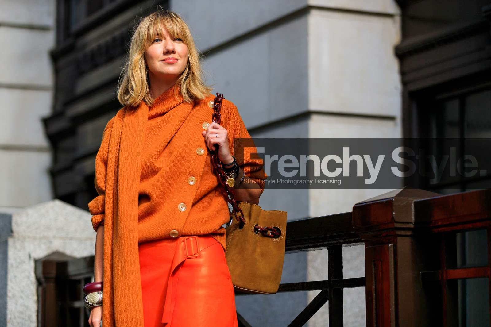 brown bag, leather bag, leather skirt, lisa aiken, orange skirt, orange sweater, fashion week, frenchystyle, FW, jonathan paciullo, street style, LFW, LONDON, SPRING SUMMER 2019, SS 19, atmosphere details, horizontal, detail