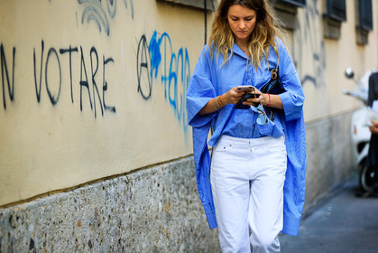 black bag, blue shirt, denim pants, ekatrina mukina, jeans, leather bag, trousers, white denim, street style, jonathan paciullo, FW, frenchystyle, fashion week, MFW, MILAN, SPRING SUMMER 2019, SS 19, atmosphere details, horizontal, detail