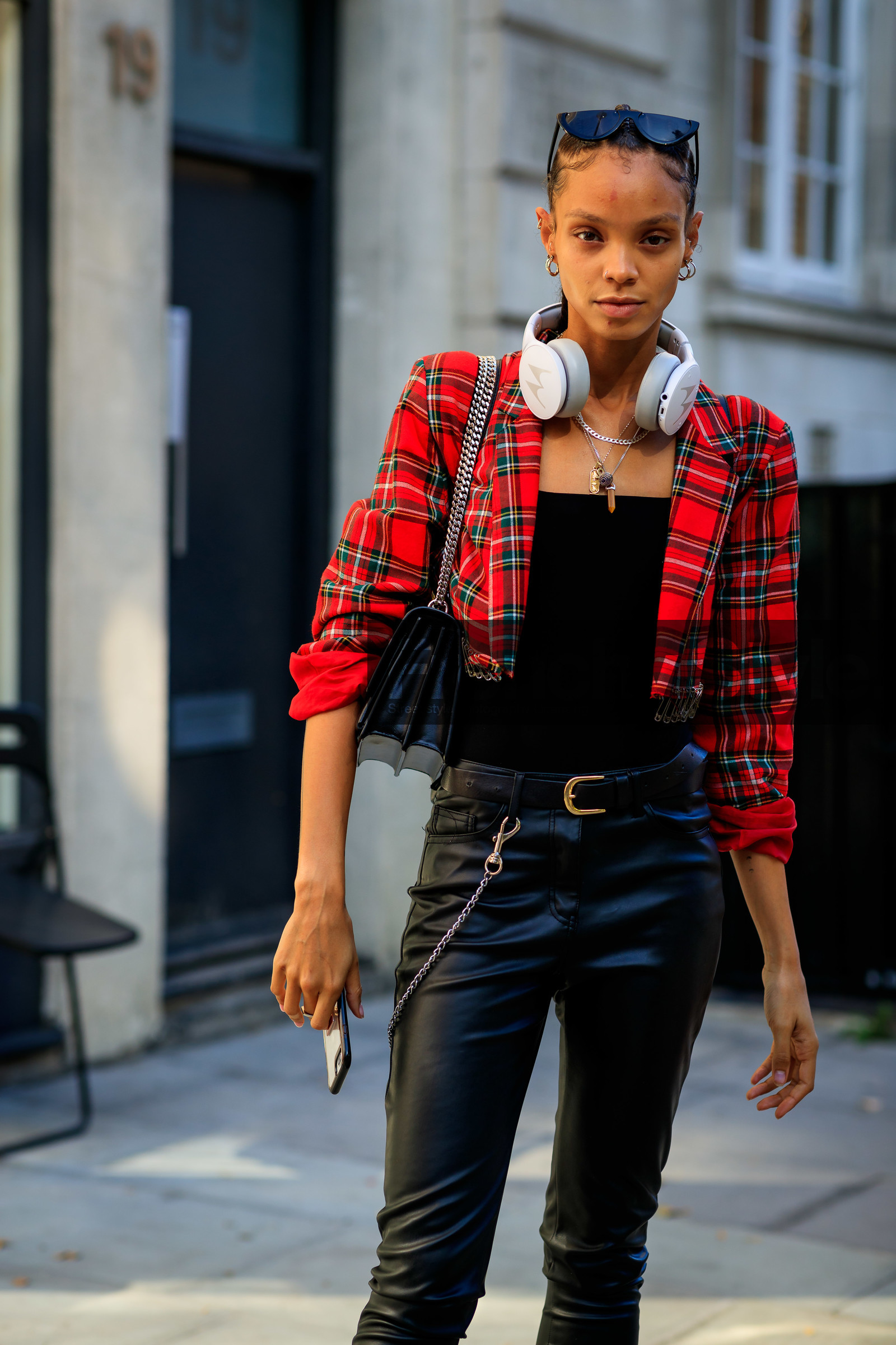 model, sunglasses, black sunglasses, multi necklace, silver necklace, red tartan jacket, cropped jacket, plaid jacket, checked jacket, leather pants, black pants, motorola headphones, multi earrings, earring cuff, golden earrings, black top, fashion week, frenchystyle, FW, jonathan paciullo, street style, vertical, detail, atmosphere details