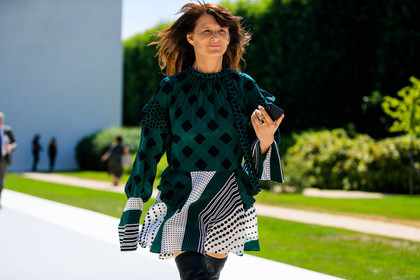 black bag, checked, graphic dress, green dress, leather bag, plaid, polka dot, printed dress, stripes, fashion week, frenchystyle, FW, jonathan paciullo, street style, PFW, PARIS, horizontal, atmosphere details, detail, AUTUMN WINTER 2018-2019, FALL WINTER 2018-2019, FW 18-19