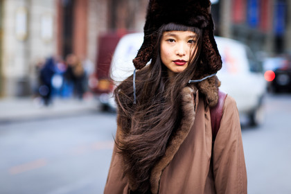atmosphere details, AUTUMN WINTER 2016-2017, AW 16-17, brown coat, brown hat, chapka, detail, FALL WINTER 2016-2017, fashion week, frenchystyle, fur collar, fur hat, FW, FW 16-17, horizontal, jonathan paciullo, long hair, model, NEW YORK, NYFW, red lips, skincare, street style, tone on tone, total look brown, woman, yuka mannami