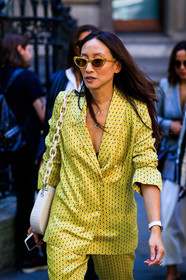 elizabeth von der goltz, graphic jacket, graphic pants, leather bag, printed jacket, printed pants, sunglasses, trousers, blazer, white bag, yellow jacket, fashion week, frenchystyle, FW, jonathan paciullo, street style, LFW, LONDON, SPRING SUMMER 2019, SS 19, vertical, detail, atmosphere details