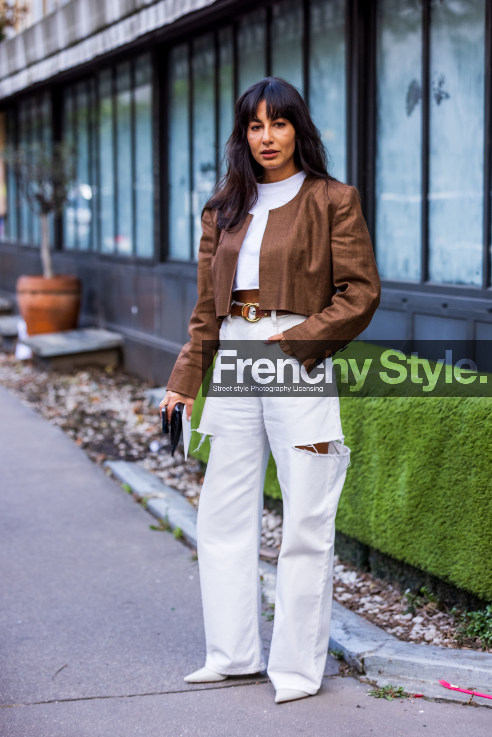 belt, brown jacket, camel belt, crop jacket, denim, destoyed denim, jacket, jean, Nausheen Shah, white denim, white heels, white jean, white t-shirt, fashion week, frenchystyle, FW, jonathan paciullo, street style, PFW, PARIS, SPRING SUMMER 2022, SS 22, vertical, full length