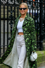 caro daur, black sunglasses, butterfly sunglasses, multi necklace, golden necklace, golden earrings, hoop earrings, big chain necklace, chain necklace, white pullover, white jeans, white leather bag, cropped pullover, green coat, brocart coat, floral embroidered coat, floral printed coat, mini bag, hand bag, round shape bag, fashion week, frenchystyle, FW, jonathan paciullo, street style, LFW, LONDON, AUTUMN WINTER 2020-2021, FALL WINTER 2020-2021, FW 20-21, vertical, atmosphere details, detail