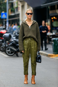 linda tol, kaki pants, kaki pullover, kaki total look, zipped pullover, leather pants, carrot pants, safari pants, pearl necklace, black leather bag, black sunglasses, camel leather boots, oversize pullover, fashion week, frenchystyle, FW, jonathan paciullo, street style, MFW, MILAN, SPRING SUMMER 2020, SS 20