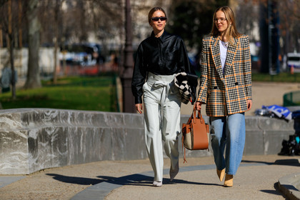 alexandra carl, beige jacket, beige shoes, black and white bag, black shirt, blazer, blue denim, camel bag, checked, denim pants, gingham, graphic bag, graphic jacket, jeans, leather bag, leather pants, leather shirt, leather shoes, loewe, pernille teisbaek, plaid, printed bag, printed jacket, sunglasses, trousers, white pants, white shoes, white t shirt, PARIS, PFW, street style, jonathan paciullo, FW, frenchystyle, fashion week, AUTUMN WINTER 2019-2020, AW 19-20, FALL WINTER 2019-2020, FW 19-20, horizontal, atmosphere details, full length
