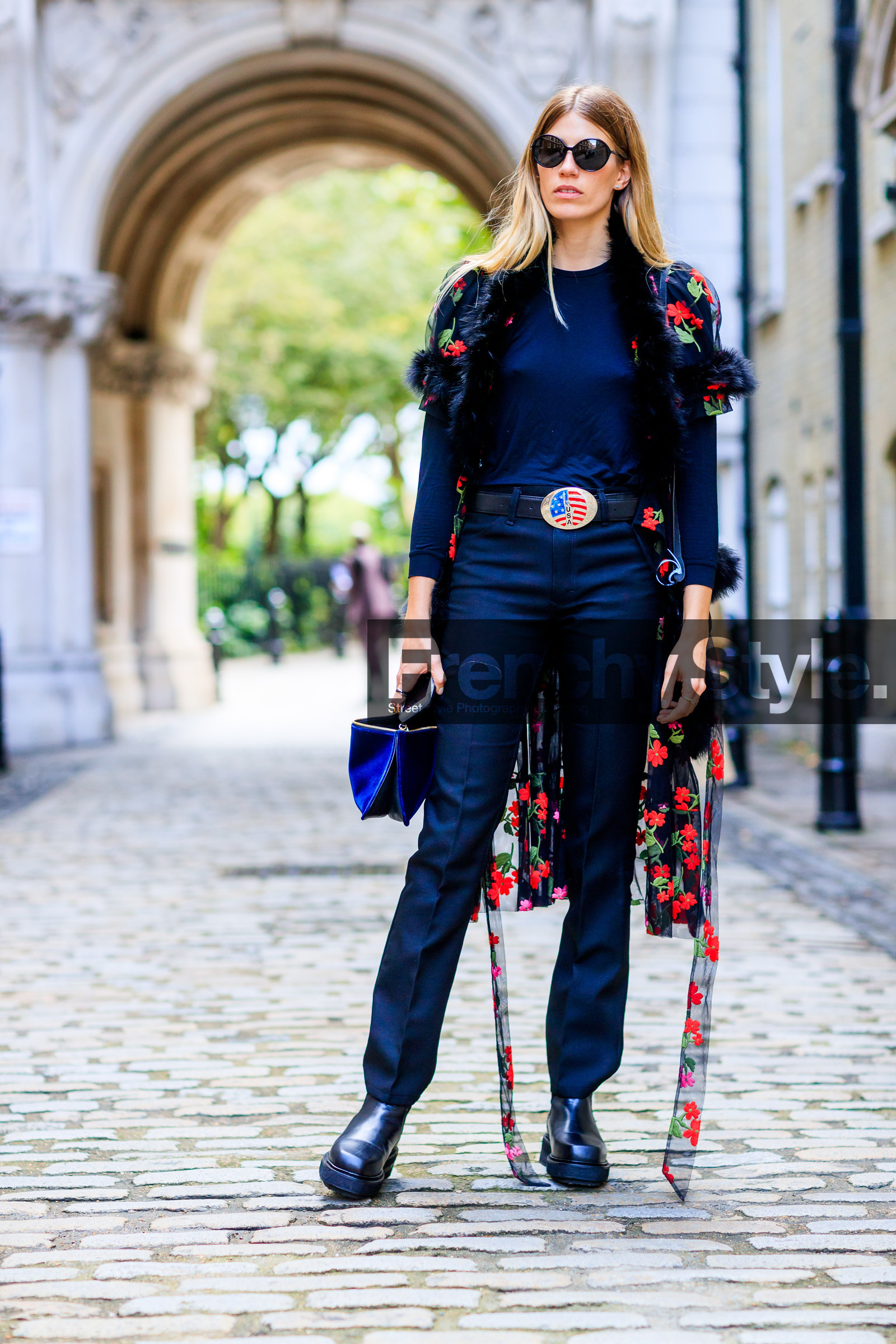 black pants, black shoes, black sweater, fashion week, floral, flowers, frenchystyle, full length, FW, jonathan paciullo, leather bag, leather shoes, LFW, LONDON, printed jacket, SPRING SUMMER 2018, SS 18, street style, trousers, veronika heilbrunner, vertical