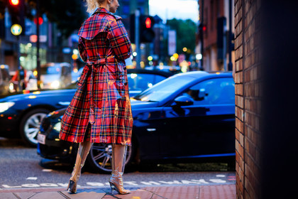 atmosphere details, checked jacket, detail, fashion week, frenchystyle, FW, graphic jacket, high boots, high heels, horizontal, jonathan paciullo, leather shoes, LFW, LONDON, olga karput, plaid, printed jacket, raincoat, red coat, SPRING SUMMER 2018, SS 18, street style, tartan, transparent heel, transparent shoes