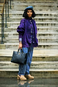 gucci logo cabas bag, purple denim jacket, blue striped pants, gucci logo beret, gucci beige heels, short hair, fashion week, frenchystyle, FW, jonathan paciullo, street style, NYFW, NEW YORK, AUTUMN WINTER 2022-2023, FALL WINTER 2022_2023, FW 22-23, vertical, full length