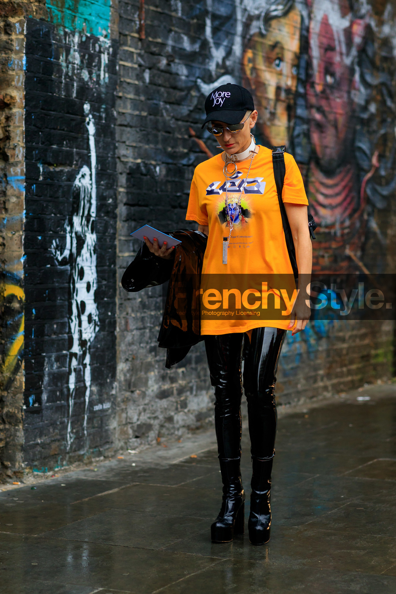 prada sunglasses, futurist shape sunglasses, metalic frame sunglasses, black cap, big chocker, leather chocker, studs chocker, orange t-shirt, short sleeves t-shirt, printed t-shirt, black vinyl pants, black vinyl boots, christopher kane cap, fashion week, frenchystyle, FW, jonathan paciullo, street style, vertical, full length