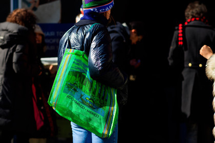 black jacket, blue denim, denim pants, graphic bag, green bag, jeans, printed bag, trousers, street style, jonathan paciullo, FW, frenchystyle, fashion week, NYFW, NEW YORK, AUTUMN WINTER 2018-2019, AW 18-19, FALL WINTER 2018-2019, FW 18-19, atmosphere details, horizontal, detail