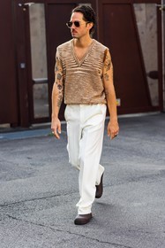 beige knit, brown clog, fluid pants, Jean-Sebastien Roques, missoni look, sleveless knit, striped knit, sunglasses, white pants, tattoo, v-neck knit, fashion week, frenchystyle, FW, jonathan paciullo, street style, MFW, MILAN, SPRING SUMMER 2022, SS 22, vertical, full length, menswear