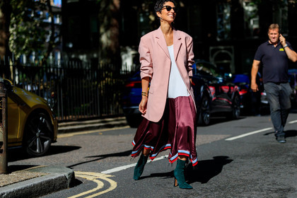 black shoes, blazer, bordeaux, burgundy, graphic dress, green boots, high heels, leather shoes, pink jacket, printed dress, short hair, sunglasses, yasmin sewell, fashion week, frenchystyle, FW, jonathan paciullo, street style, LFW, LONDON, SPRING SUMMER 2019, SS 19, atmosphere details, horizontal, full length