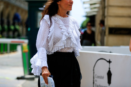 black pants, ruffles, trousers, white shirt, fashion week, frenchystyle, FW, jonathan paciullo, street style, PFW, PARIS, atmosphere details, horizontal, detail, AUTUMN WINTER 2018-2019, FALL WINTER 2018-2019, FW 18-19