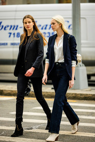 white boots, cowboy boots, skinny pants, straight cut jeans, dark blue jeans, blue blazer, cream handbag, suede boots, leather boots, black handbag, leather handbag, tweed blazer, black tshirt, street style, jonathan paciullo, FW, frenchystyle, fashion week, NYFW, NEW YORK, AUTUMN WINTER 2022-2023, FALL WINTER 2022_2023, FW 22-23, vertical, full length