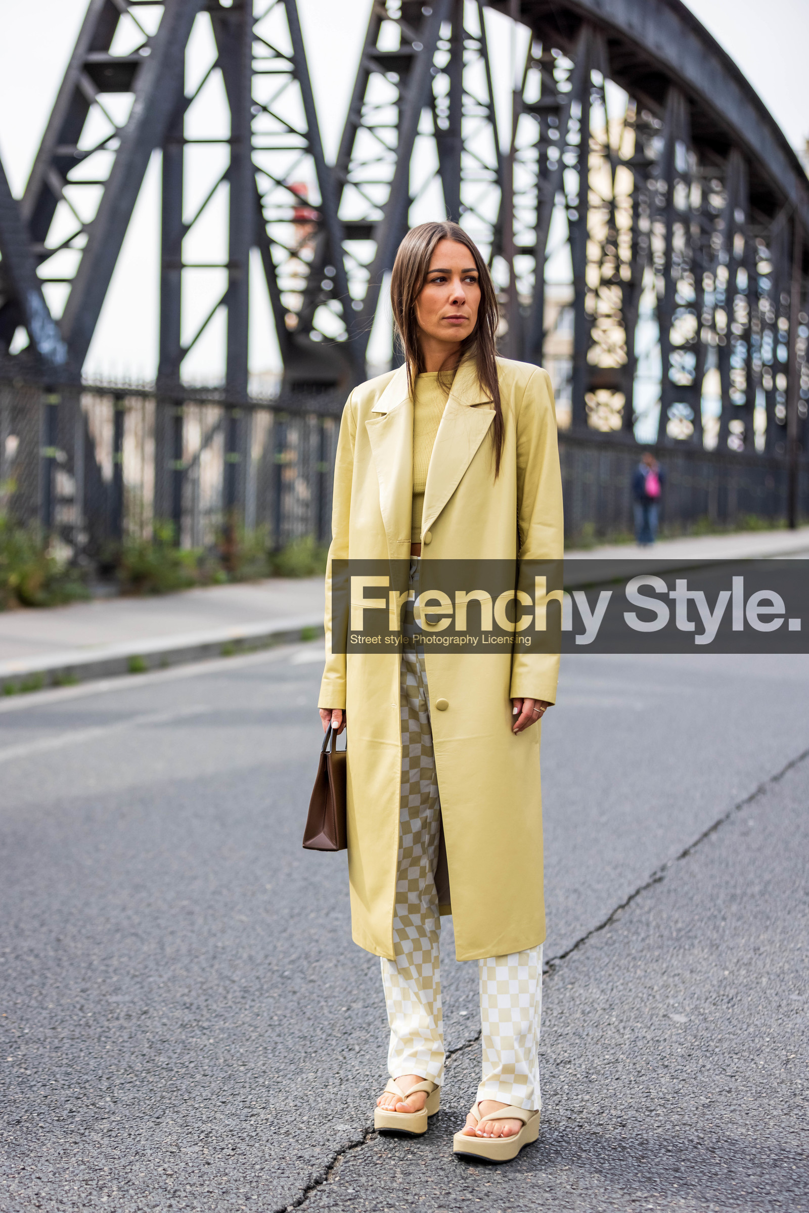 bag, black sunglasses, crossbody bag, dress, earrings, fluffly bag, gold bracelet, gold earrings, Julie Sergent Ferreri, khaki dress, longchamp bag, ring, strap, sunglasses, watch, fashion week, frenchystyle, FW, jonathan paciullo, street style, PFW, PARIS, SPRING SUMMER 2022, SS 22, vertical, full length