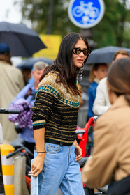alessandra ambrosio, chanel belt, chanel pullover, chanel sunglasses, light blue jeans, levis jeans, black pullover, lurex pullover, golden pullover, mirror sunglasses, dangling earrings, pearl earrings, PARIS, PFW, SPRING SUMMER 2020, SS 20, fashion week, frenchystyle, FW, jonathan paciullo, street style, vertical, atmosphere details, detail