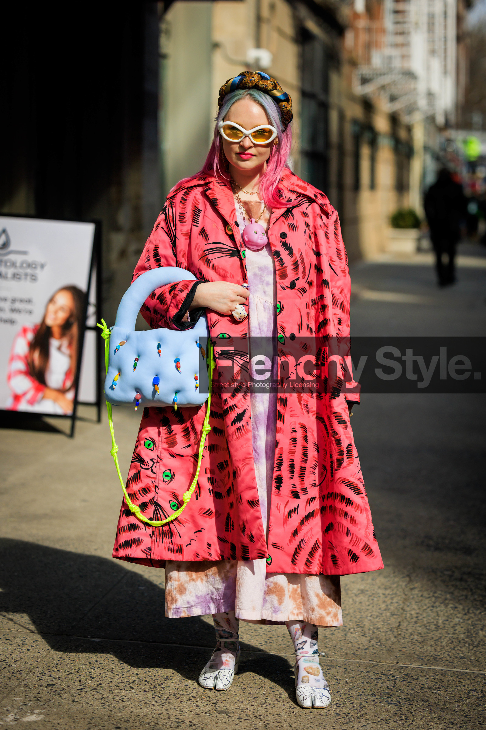 fluffy pink coat, overzised jacket, kitten print jacket, dyed hair, colorful hair, heart ring, white sunglasses, braided headband, multicolor headband, puffed bag, pastel blue hanbag, charm necklace, purple, tie dye dress, pink lips, beaded handbag, tabi shoes, tabi margiela, maison largiela ballerinas, multiprint stockings, purple ongdress, kristen bateman, street style, jonathan paciullo, FW, frenchystyle, fashion week, NYFW, NEW YORK, AUTUMN WINTER 2022-2023, FALL WINTER 2022_2023, FW 22-23, vertical, full length
