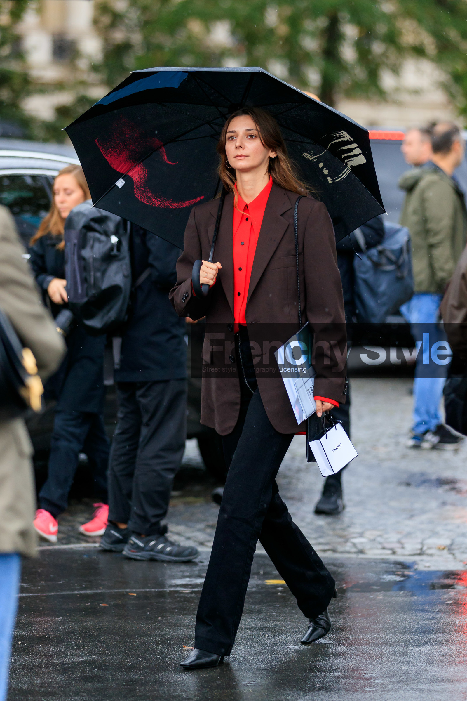 brie welch, brown jacket, red jacket, black pants, flare pants, black leather boots, sharp end boots, PARIS, PFW, SPRING SUMMER 2020, SS 20, fashion week, frenchystyle, FW, jonathan paciullo, street style, vertical, full length