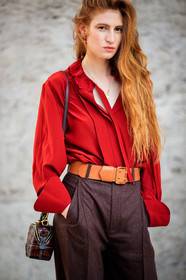 red blouse, brown pants, loose pants, lavalliere collar, camel leather belt, belted pants, brown leather bag, shoulder bag, animal skin bag, chloe bag, chloe blouse, chloe look, chloe pants, fashion week, frenchystyle, FW, jonathan paciullo, street style, PFW, PARIS, SPRING SUMMER 2021, SS 21, vertical, atmosphere details, detail