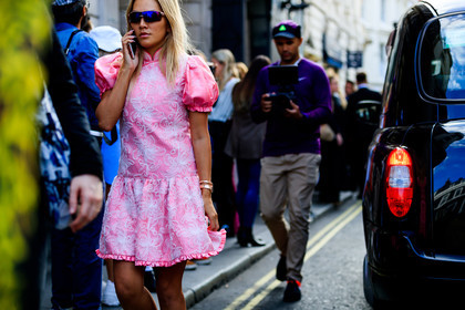 bulgari, pink dress, sunglasses, tina leung, watch, fashion week, frenchystyle, FW, jonathan paciullo, street style, LFW, LONDON, SPRING SUMMER 2019, SS 19, atmosphere details, horizontal, detail