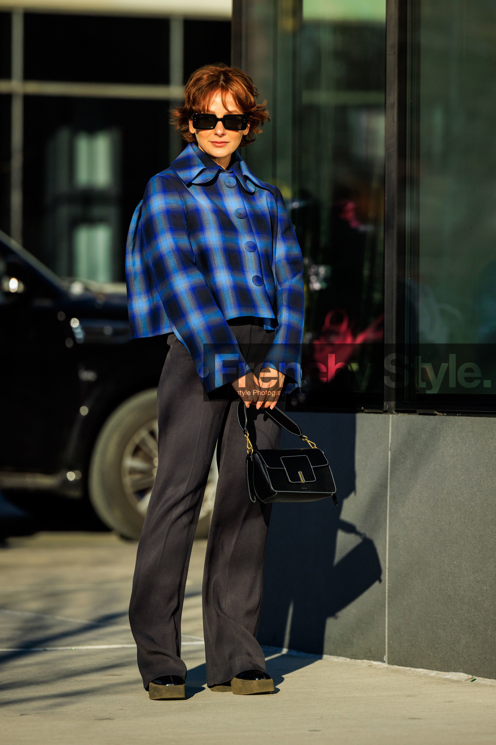 black pants, moon boots, black boots, chunky boots, cropped jacket, plaid jacket, puffy blue jacket, black sunglasses, pencil handbag, black handbag, short hair, alyssa coscarelli, street style, jonathan paciullo, FW, frenchystyle, fashion week, NYFW, NEW YORK, AUTUMN WINTER 2022-2023, FALL WINTER 2022_2023, FW 22-23, vertical, full length
